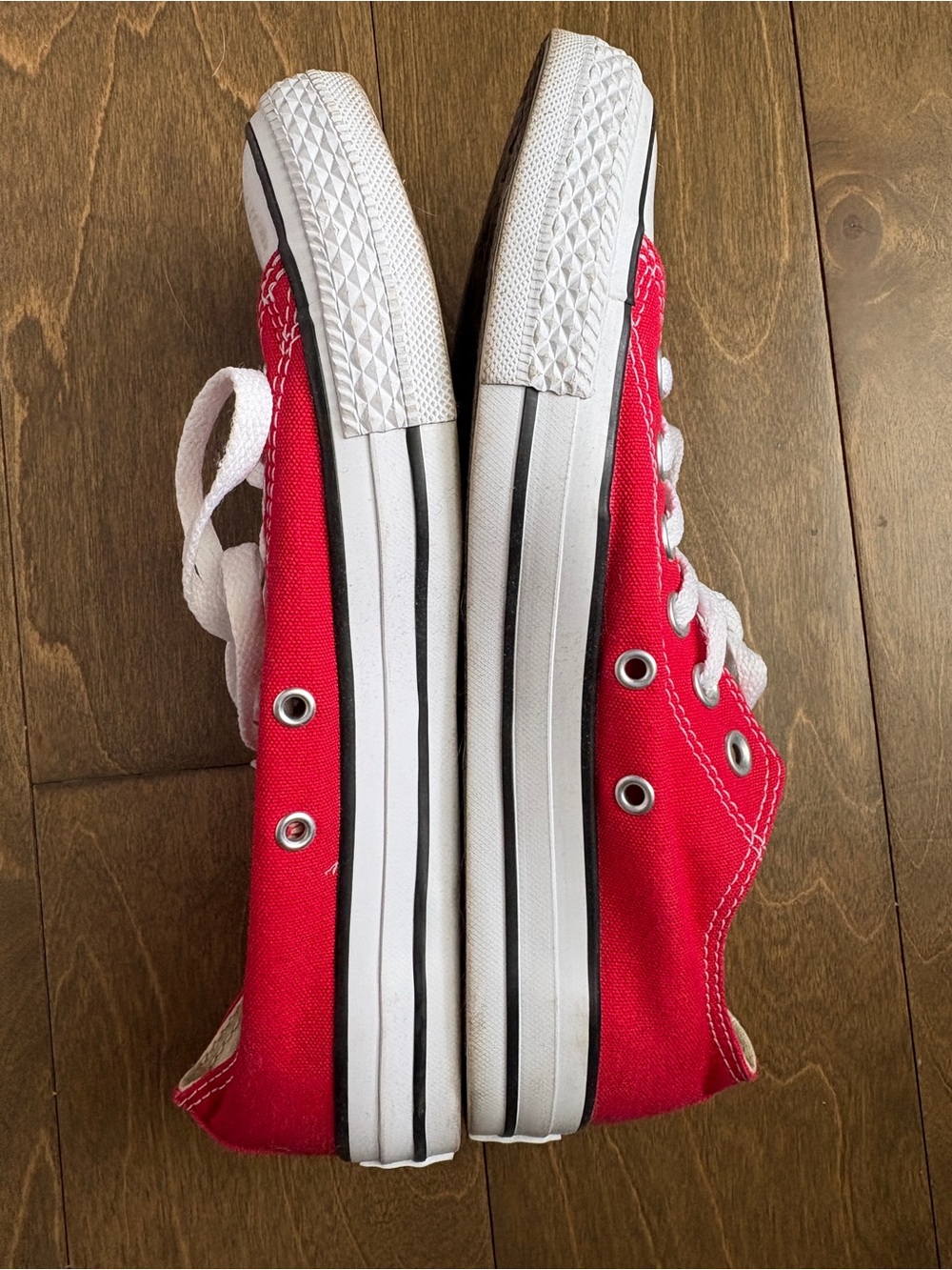 Converse Chuck Taylor All Star Red Low Top Sneakers Women’s 7.5 Men’s 5.5 - Picture 2 of 5